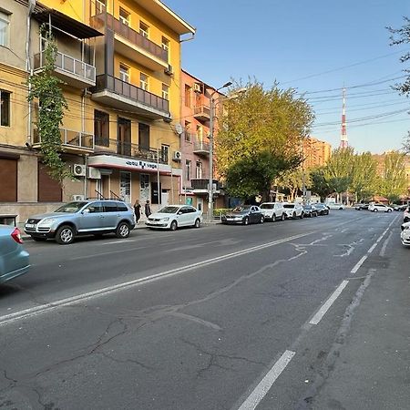 Tumanyan Street 3 Bedroom Deluxe Apartment With Large Balcony Tm662 Erevan Exterior foto
