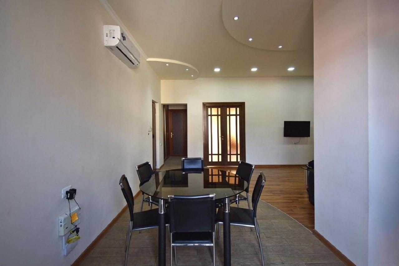 Tumanyan Street 3 Bedroom Deluxe Apartment With Large Balcony Tm662 Erevan Exterior foto
