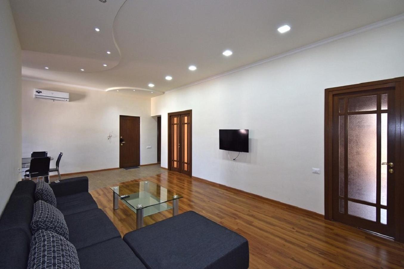 Tumanyan Street 3 Bedroom Deluxe Apartment With Large Balcony Tm662 Erevan Exterior foto