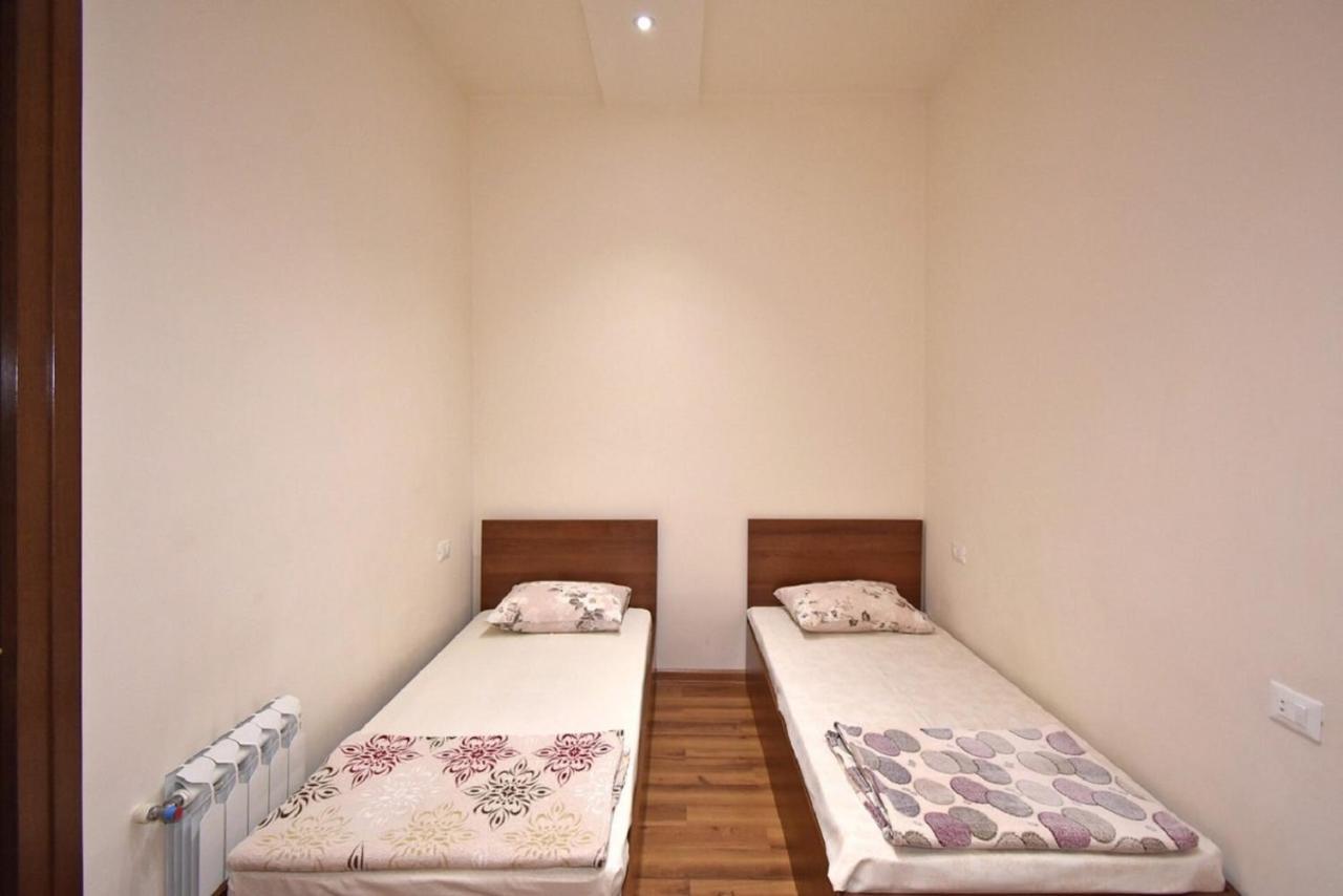 Tumanyan Street 3 Bedroom Deluxe Apartment With Large Balcony Tm662 Erevan Exterior foto